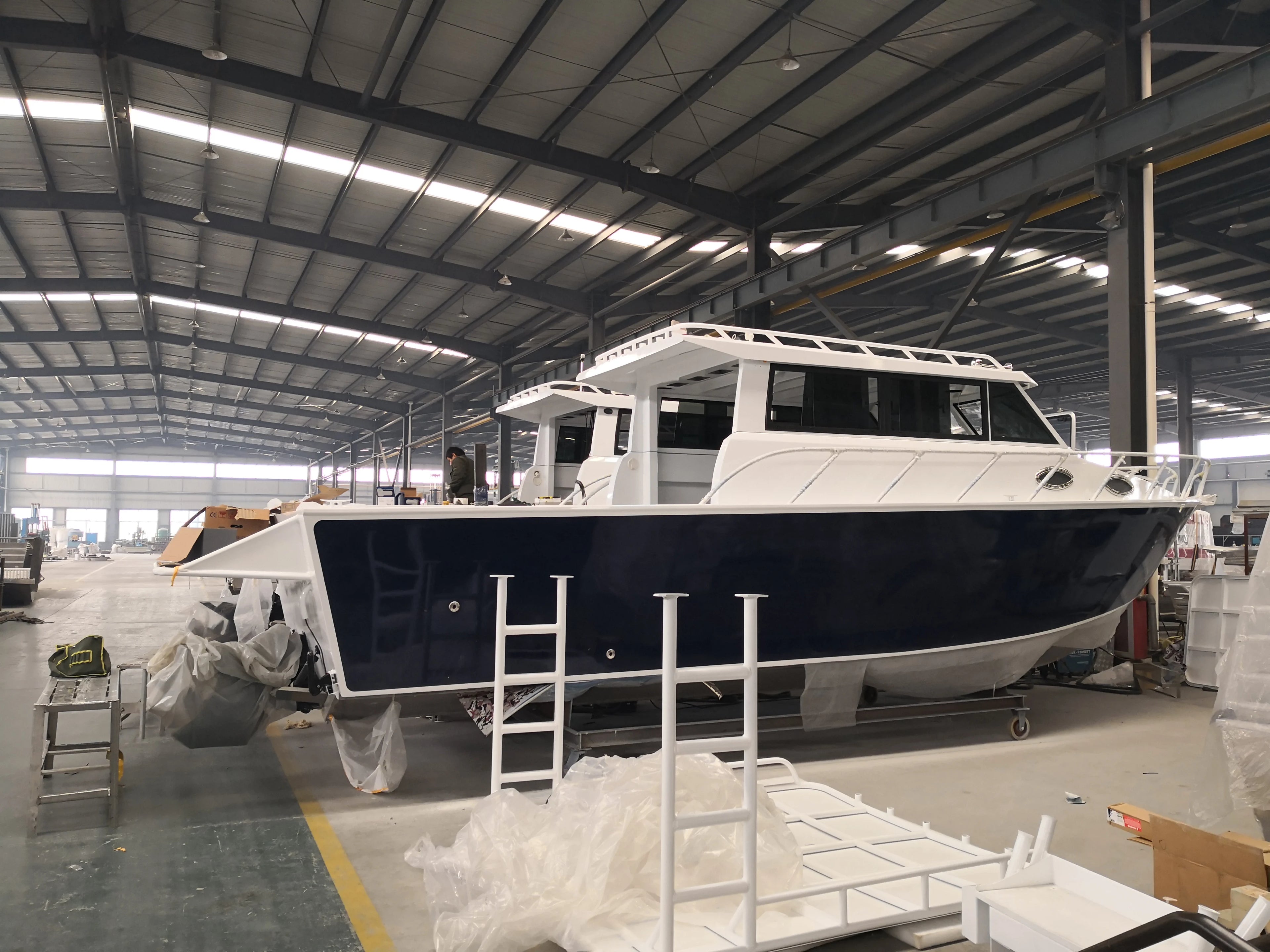 30ft Aluminum Luxury Yacht Leisure Cabin Fishing Boat with Inboard Diesel Engine