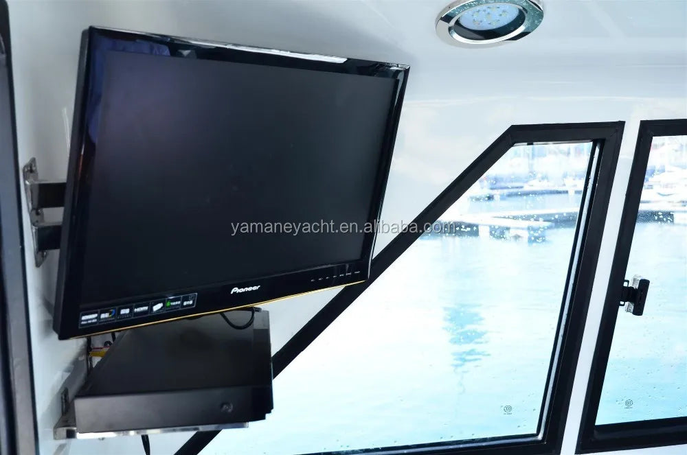 Big Fiberglass Fishing Boat With  Engine